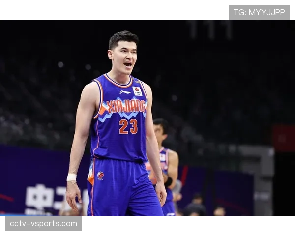 阿不都沙拉木强打内线造成2+1，主场观众瞬间沸腾